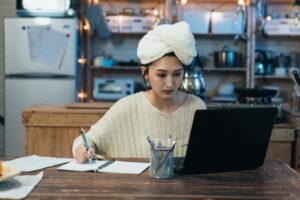 Embrace Flexible Learning: Tailor Your Beauty Education Around Your Lifestyle